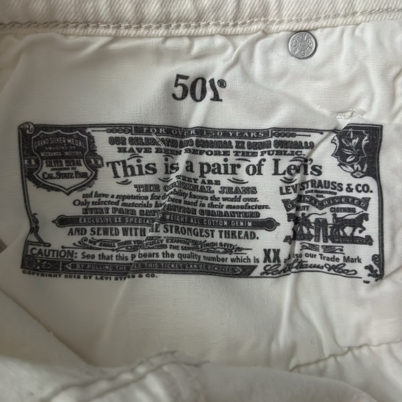 Levi’s shorts in white, size 24 - Picture 5 of 5